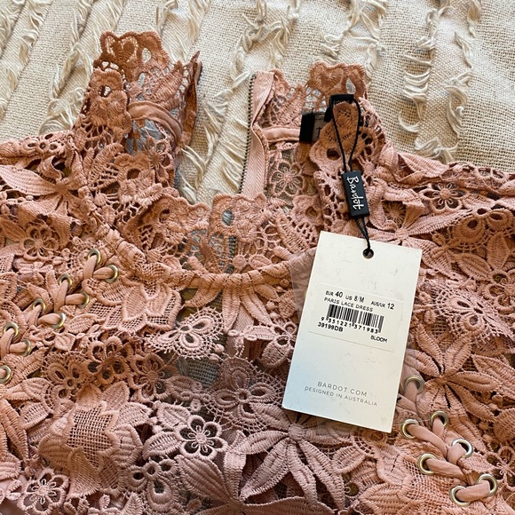 NEW W/ TAGS Lace body-con dress - Picture 6 of 7